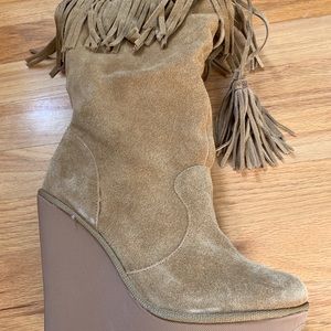 Jessica Simpson Camera fringe wedge boot sz9